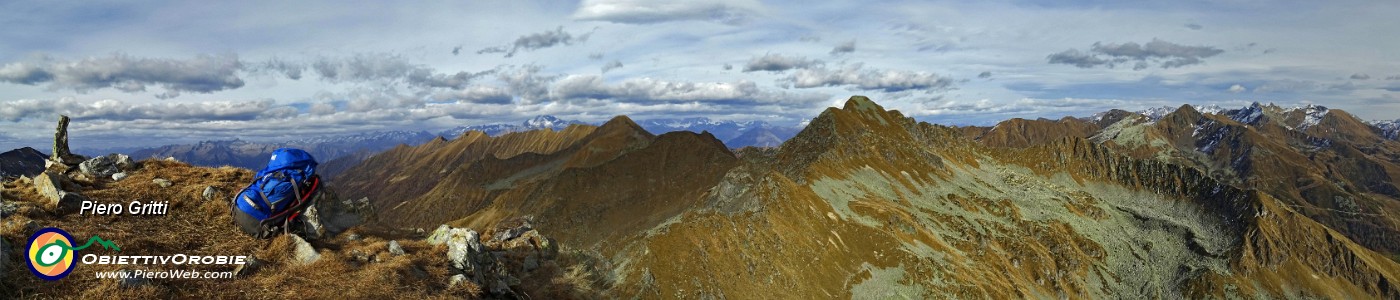 74 Panoramica dalla vetta del Valegino (2415 m).jpg